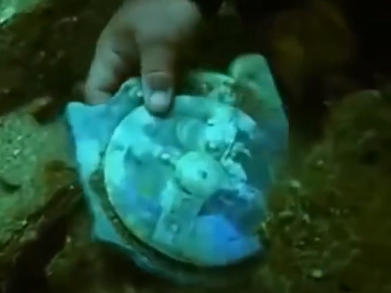 A visually captivating still taken from a pivotal moment in the documentary film Ancient Computer (2003)