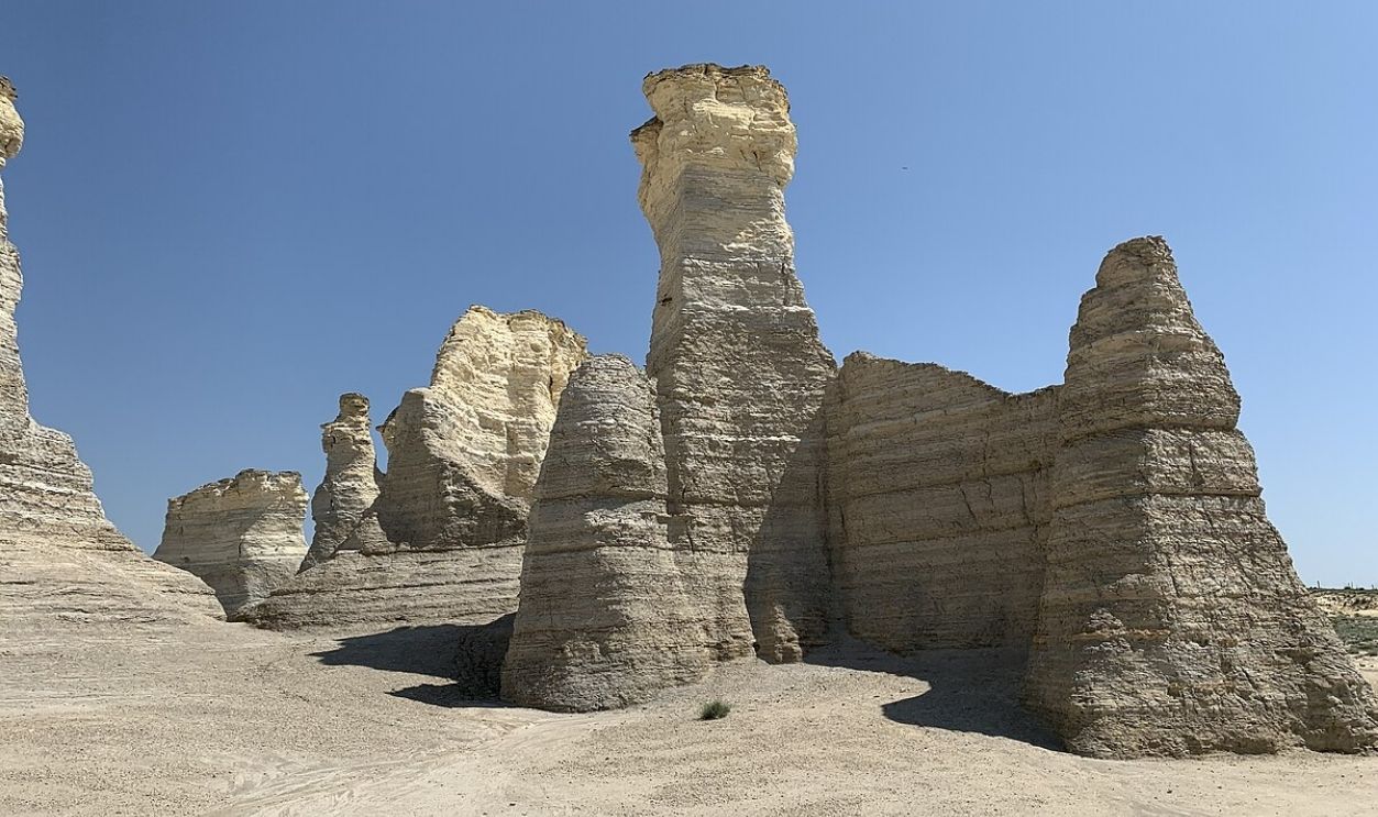 Kansas: Monument Rocks