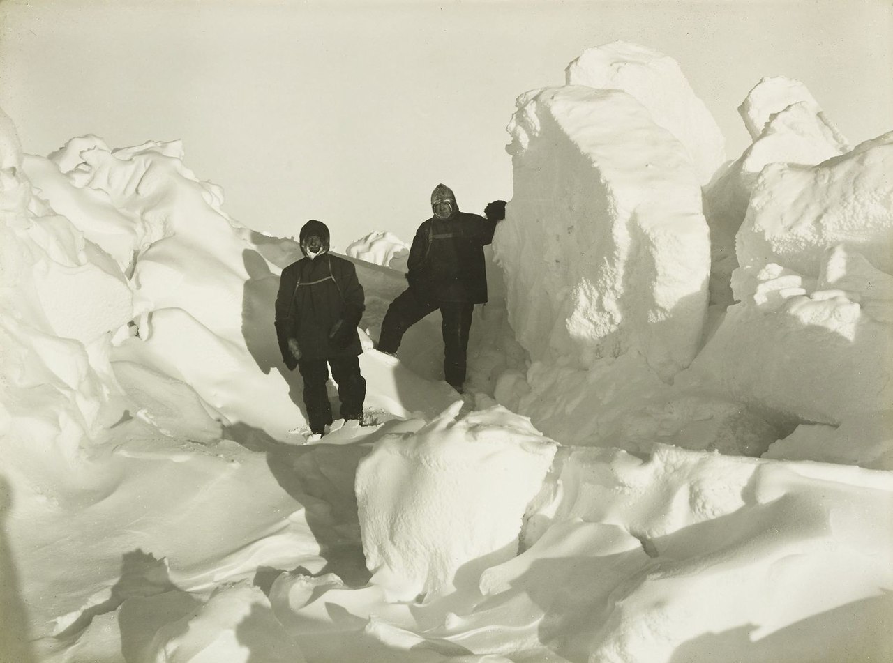 Frank Wild et Ernest Shackleton on ice.