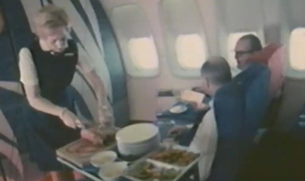 BOEING 747-100 FIRST CLASS LOUNGE