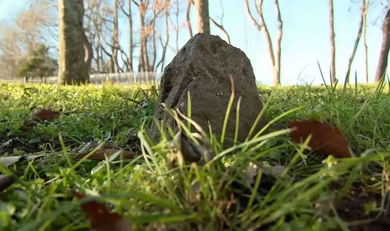 Graves of 28 enslaved people 