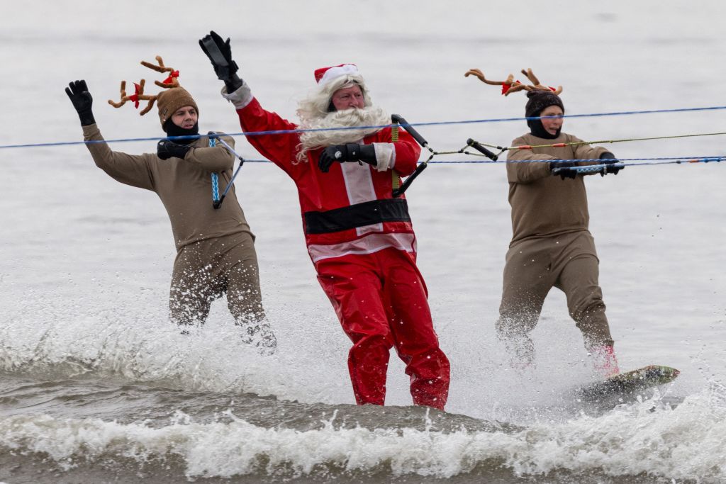 US-HOLIDAY-OFFBEAT-SANTA-WATER-SKIING