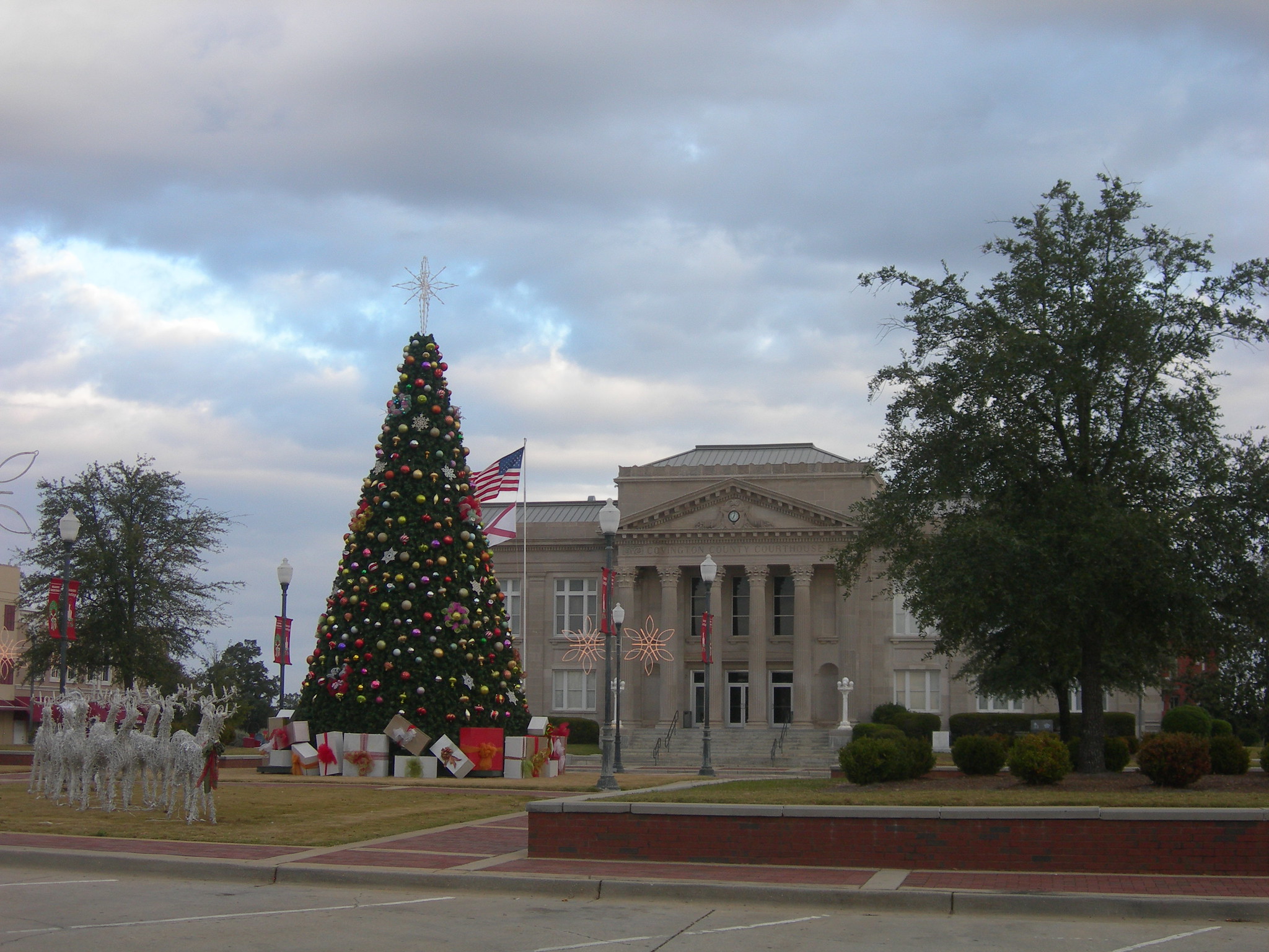 Andalusia Court Square Christmas Tree