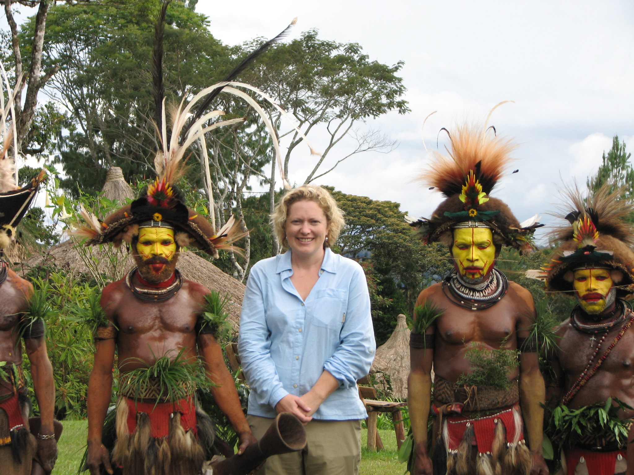 Huli Wigmen in traditional clothes and make up
