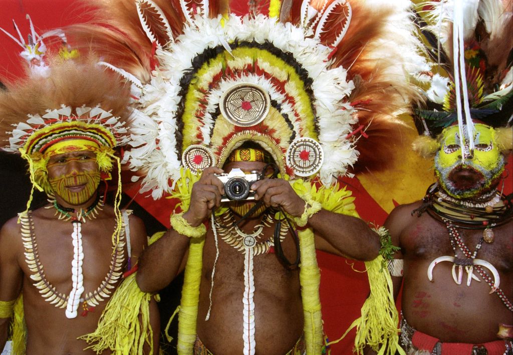 Huli tribesman Luke Tajabe