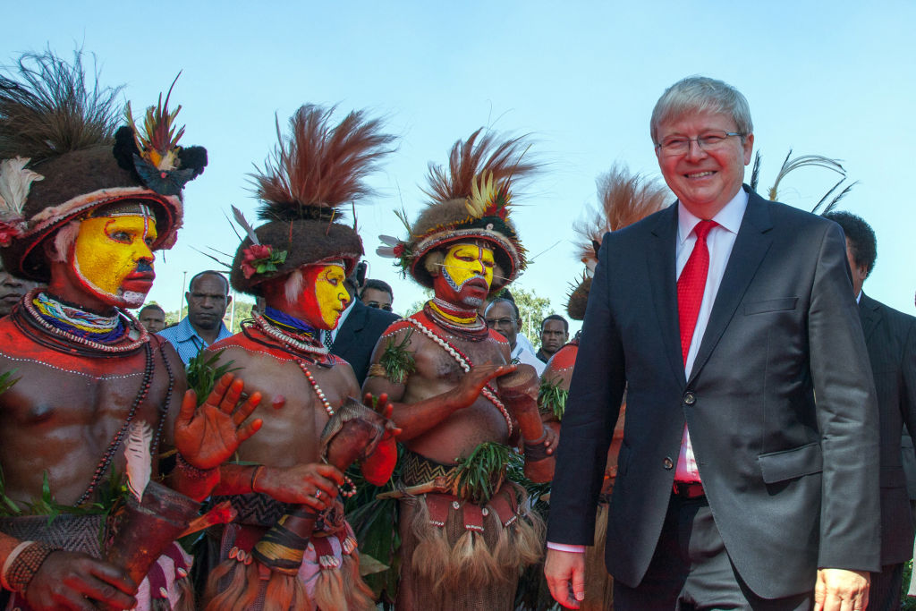 Huli wigmen greet Australian Prime Minister Kevin Rudd