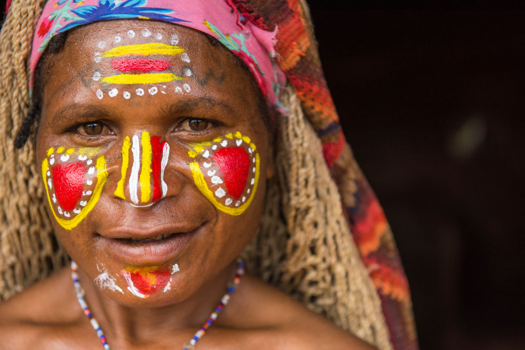 young Huli tribes woman