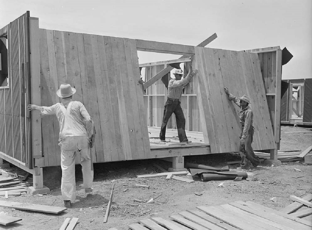 Construction of a new wooden house - 1942-45