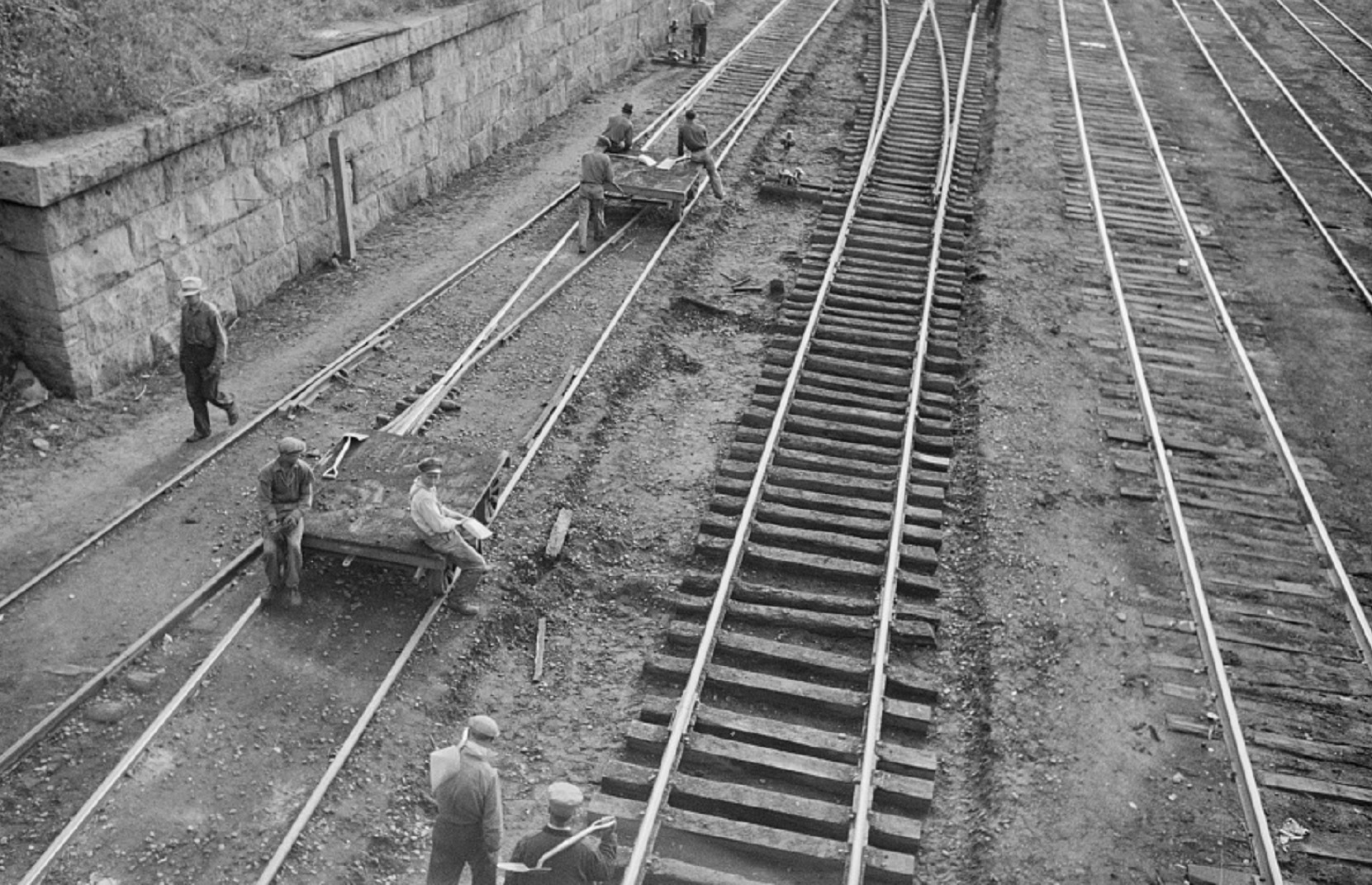 Railroad workers working outside - 1939