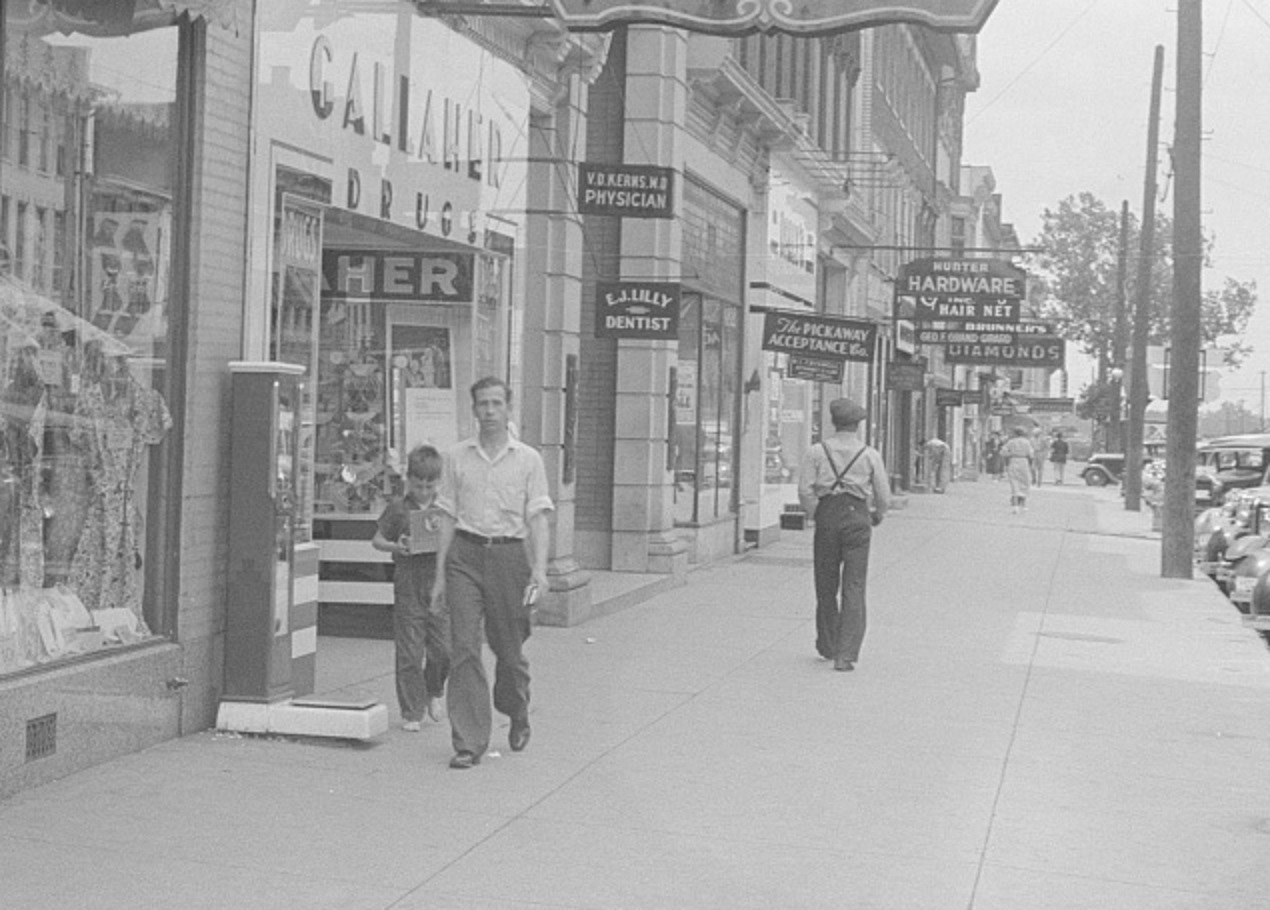 Main and Court Streets, Circleville, Ohio - 1938