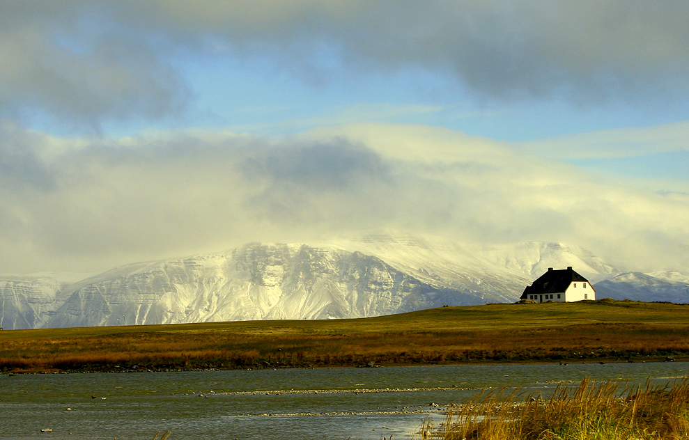 The mountain Esja seen from Lambastaðir (Reykjavik), from southwest