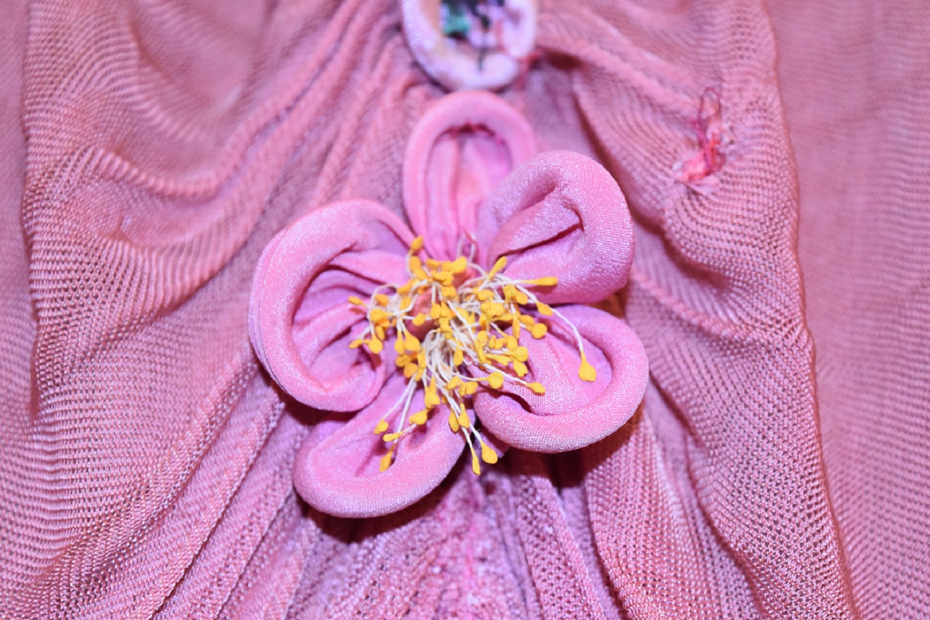 Silk Condoms are sewed into a floral decoration - 2016