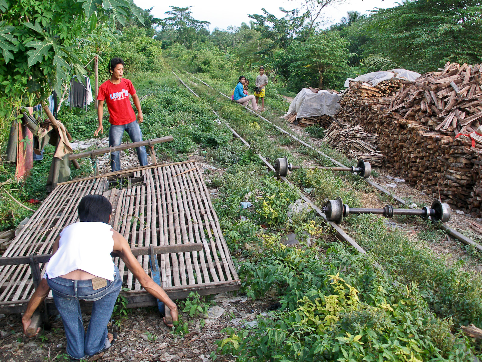 The Bamboo Train.Building the train - 2006