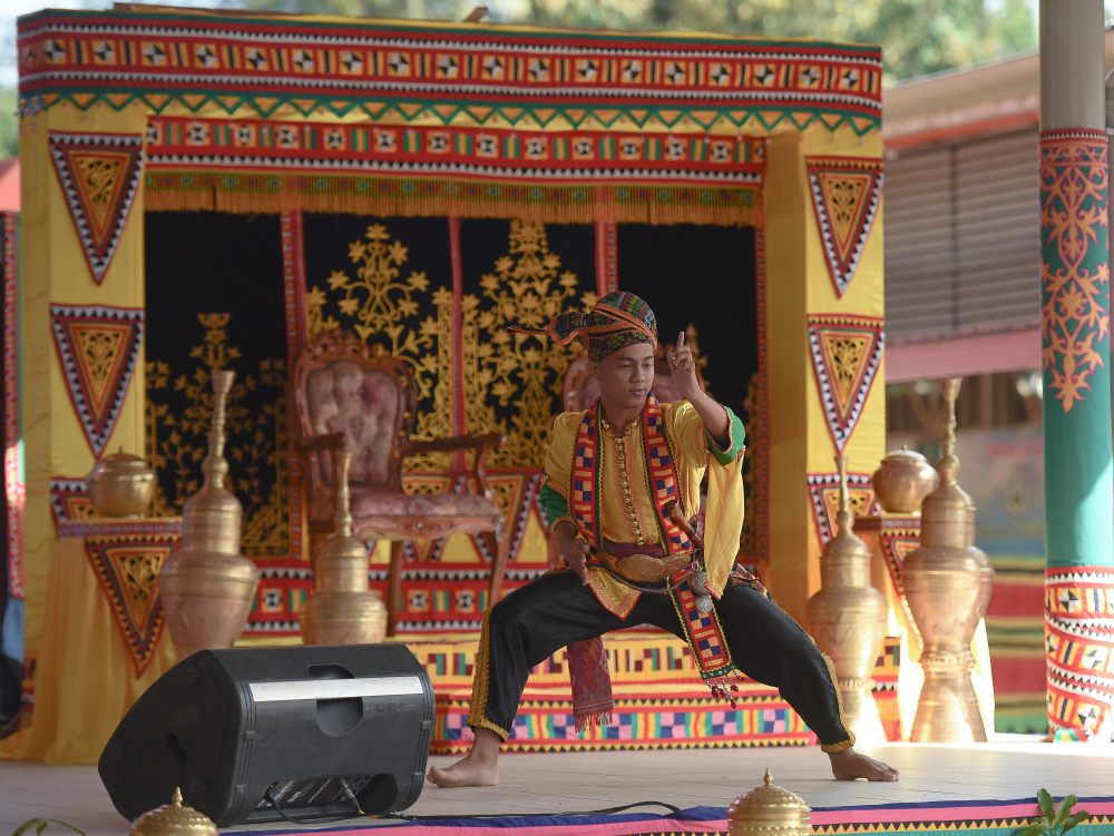 Men wearing bajau sama traditional costume dancing