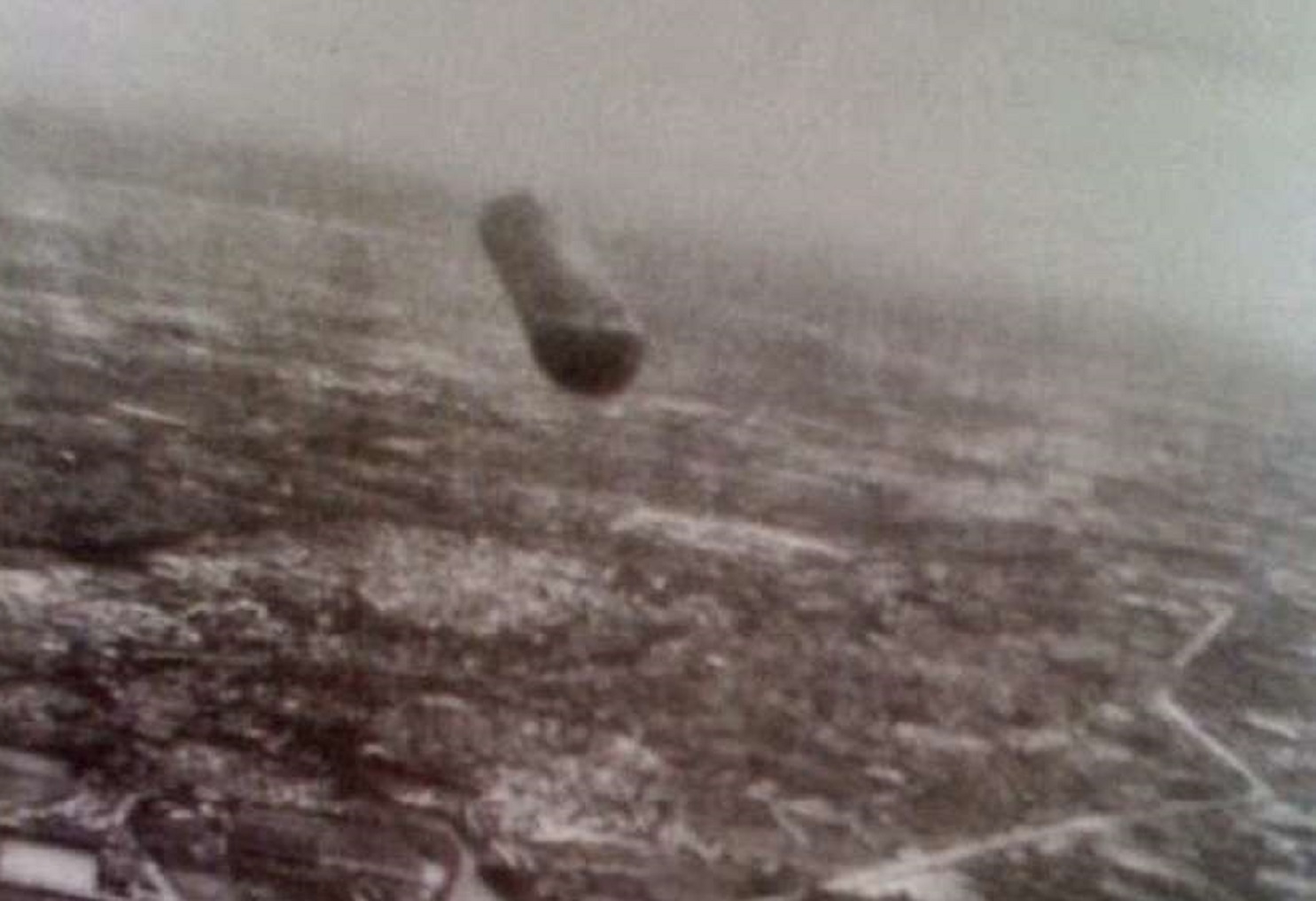 The UFO looks like a pill/capsule - 1979