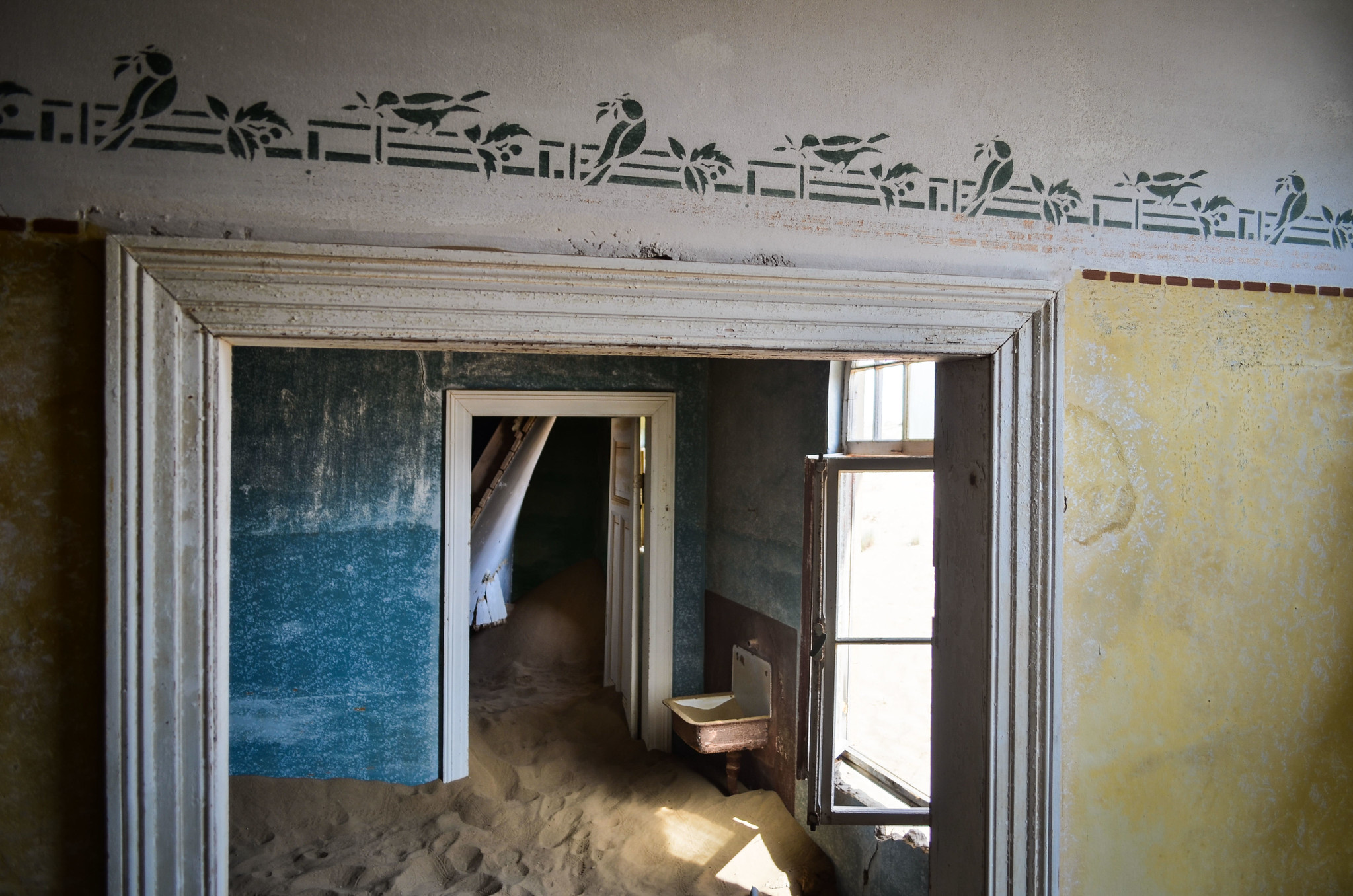 Kolmanskop ghost mining town - 2014