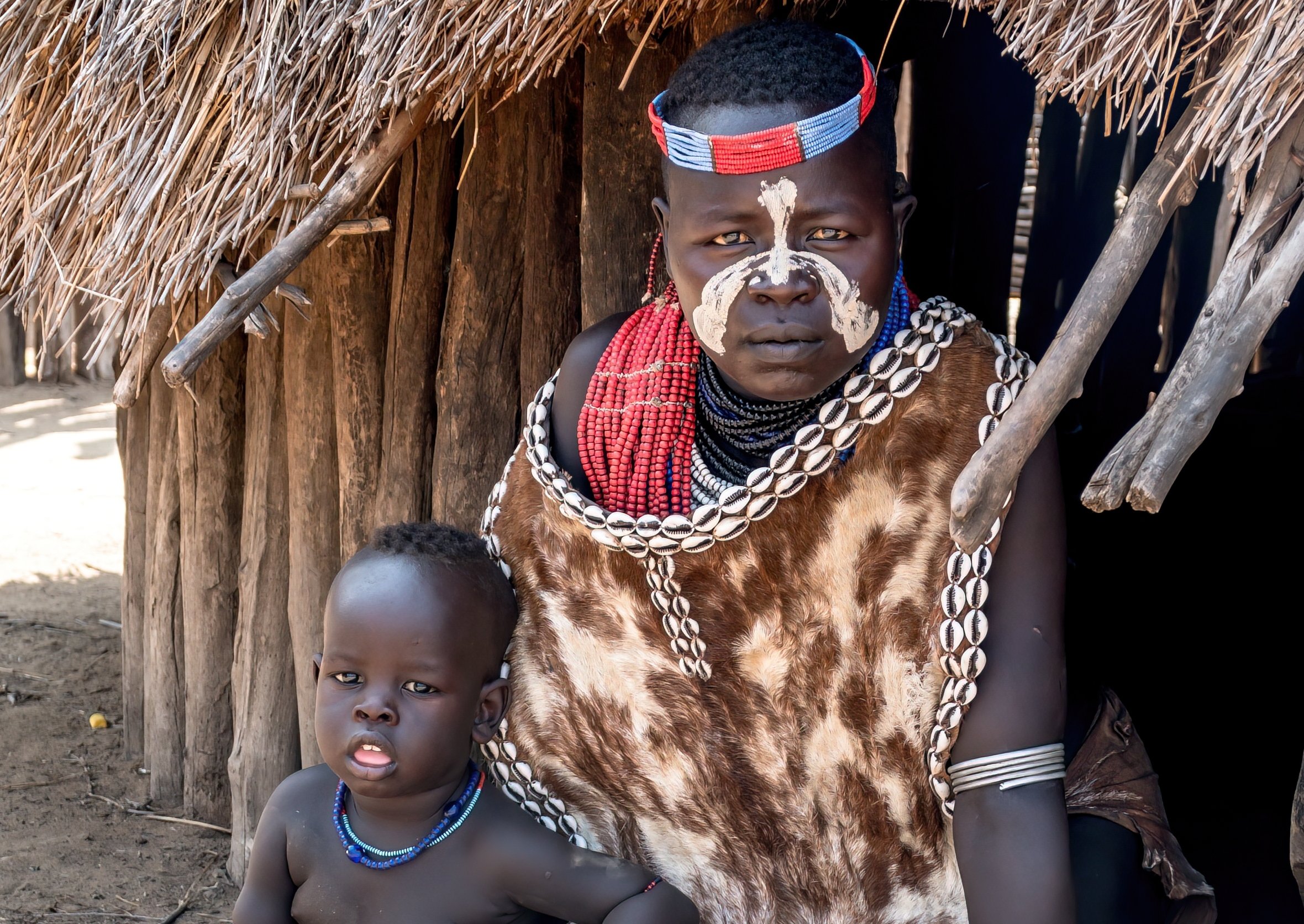 Portrait of a Karo tribe woman and her kid