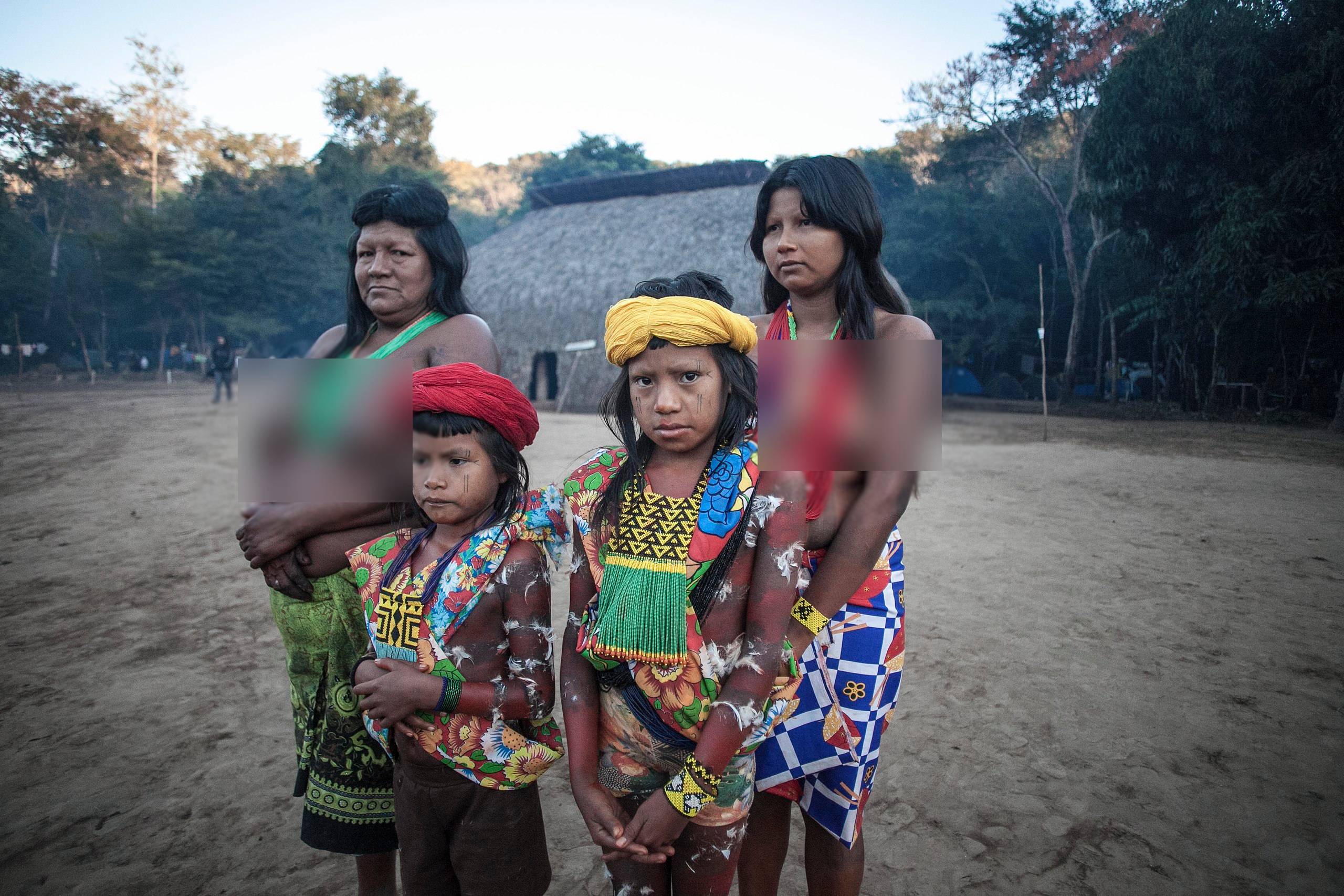 Kayapo Woman And kids