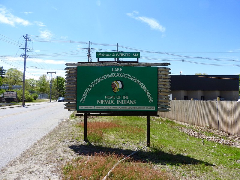 Welcome Sign of Lake Chargoggagoggmanchauggagoggchaubunagungamaugg