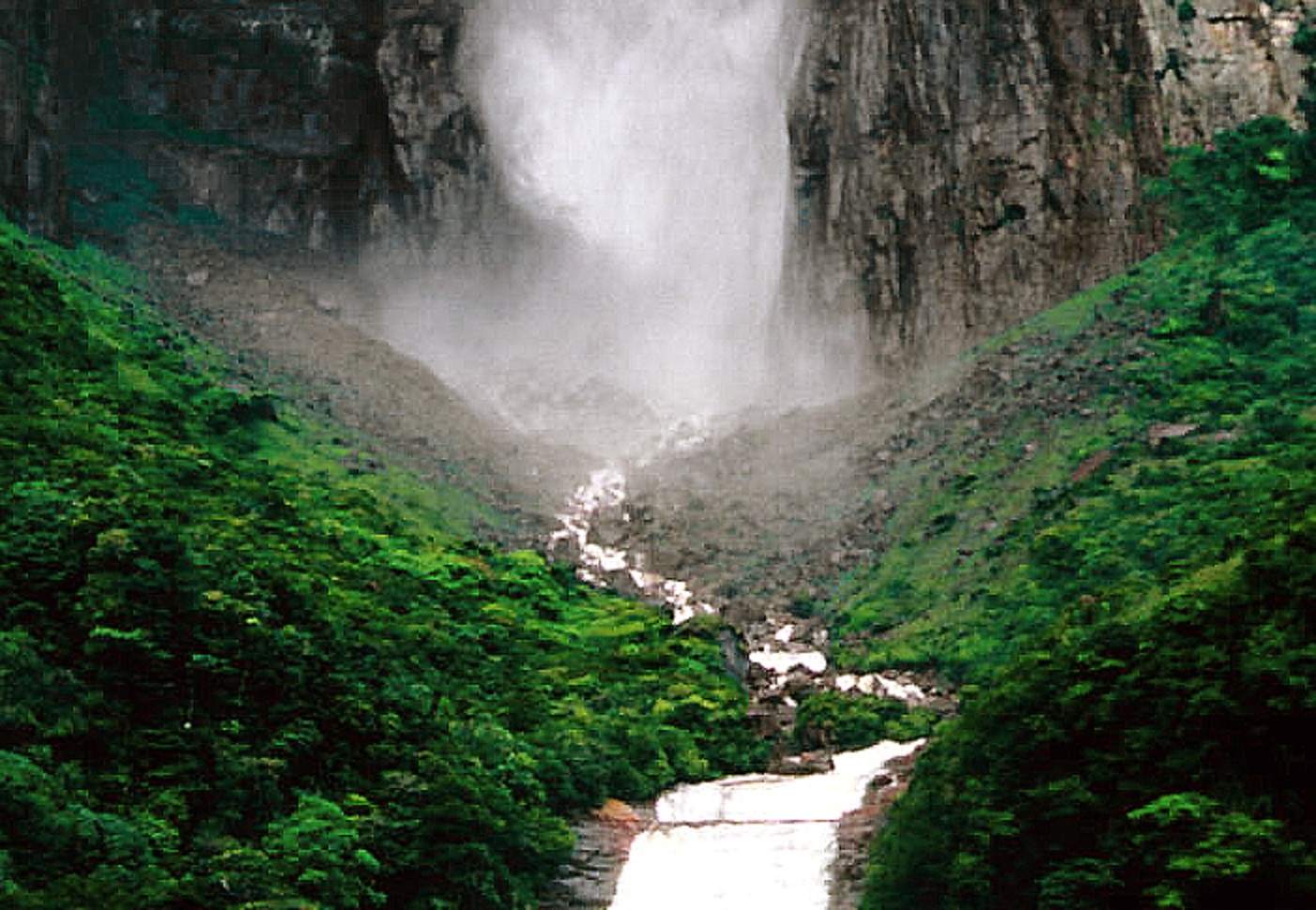 Lower section of Ángel Falls - 2004