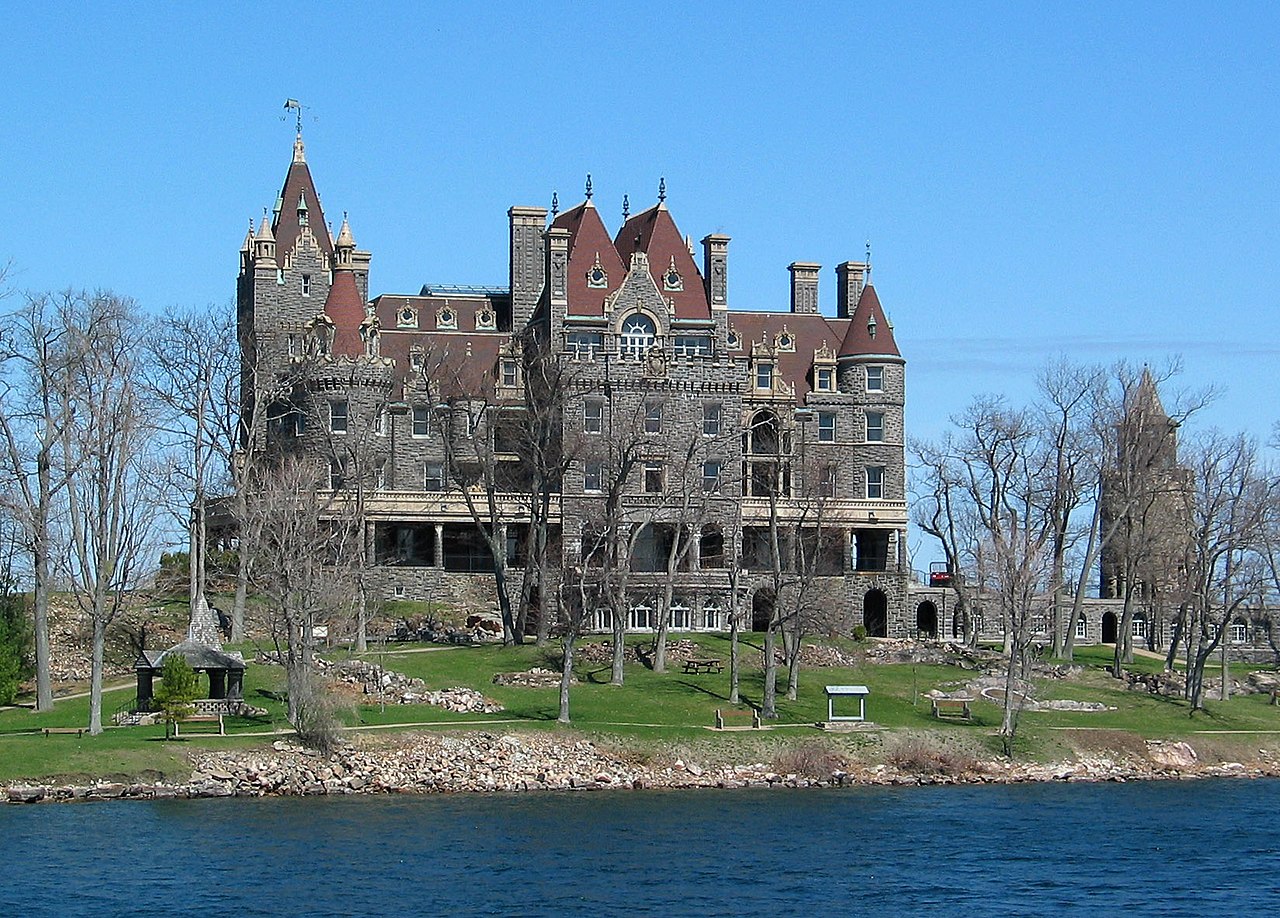 1000 Islands. Boldt Castle / St Lawrence River, USA - 2004