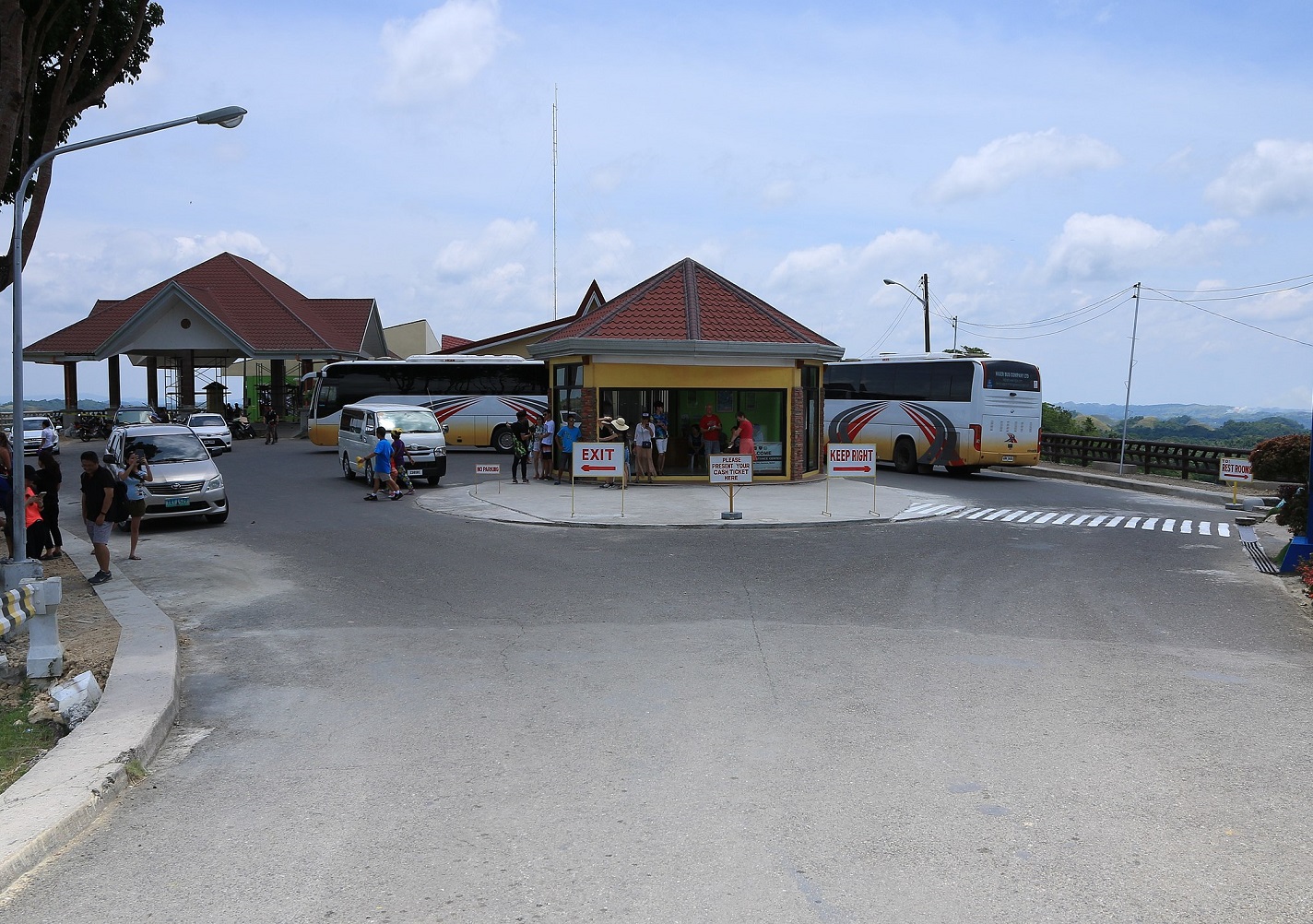 Chocolate Hills Complex noon - 2017