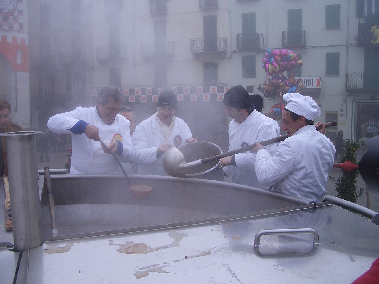 Carnival of Ivrea, Fagiolata ( Preparing the bean soup) - 2008