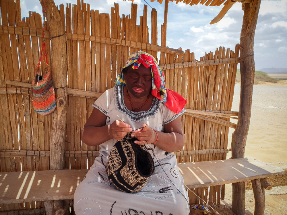Wayuu woman, Colombia's largest indigenous group, making a traditional bag