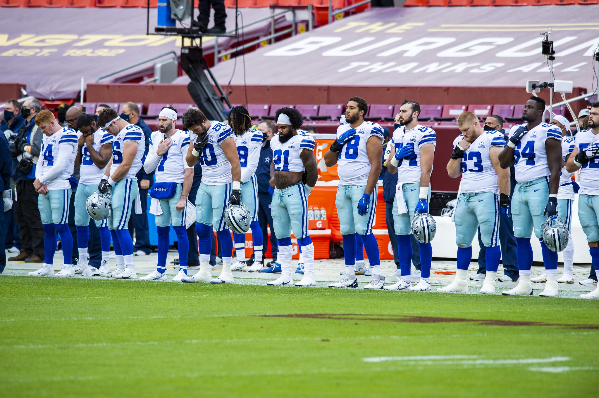 Cowboys sidelines national anthem - 2020
