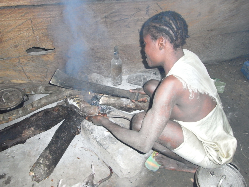Baka woman cooking