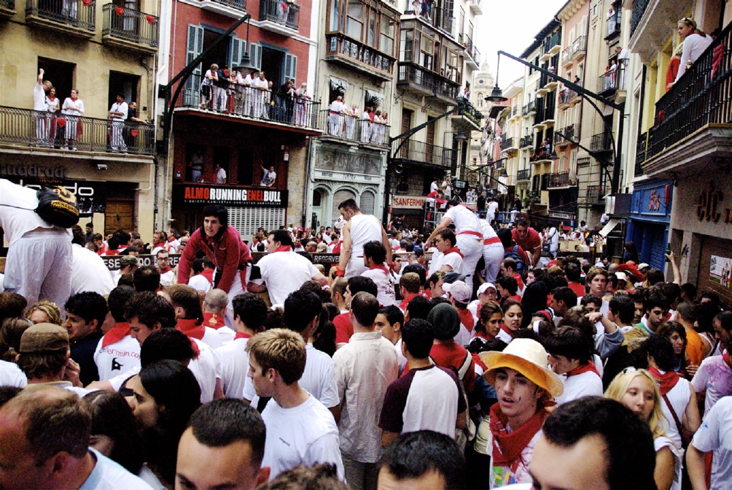 People pushing each other in order to see the bulls running in Pamplona - 2007