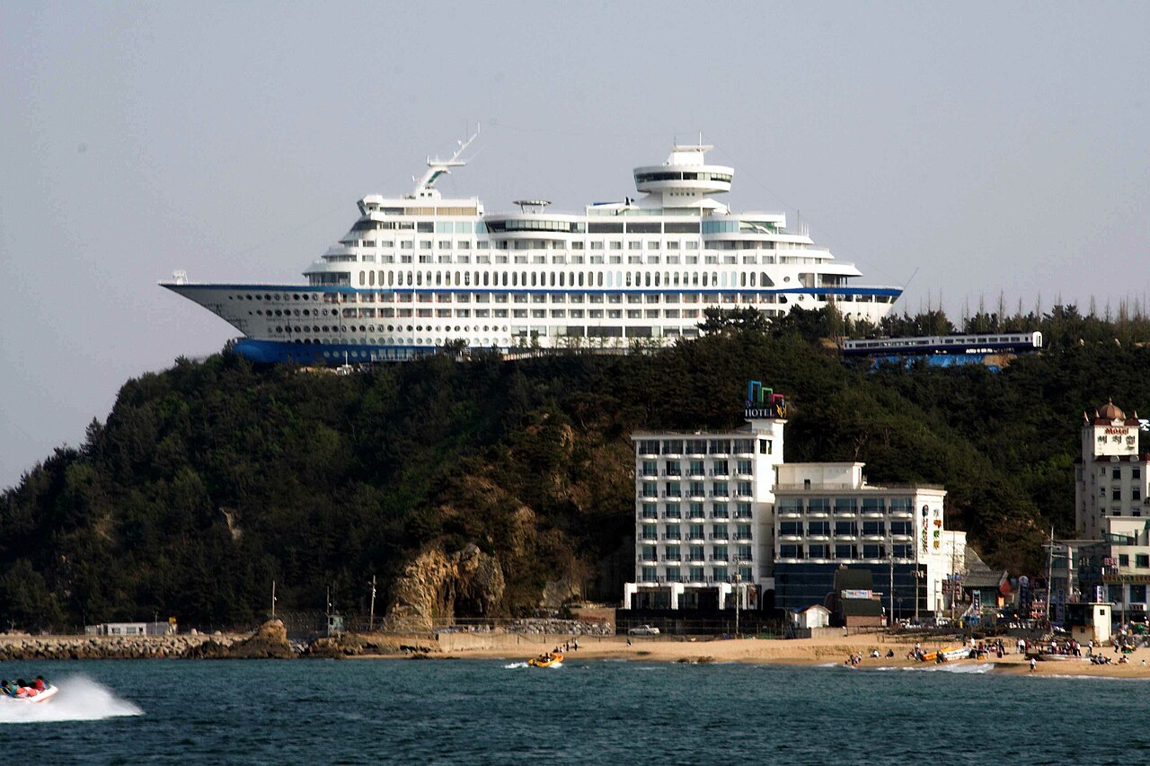Korea, Gangneung, Jeongdongjin Sun Cruise Hotel - 2007