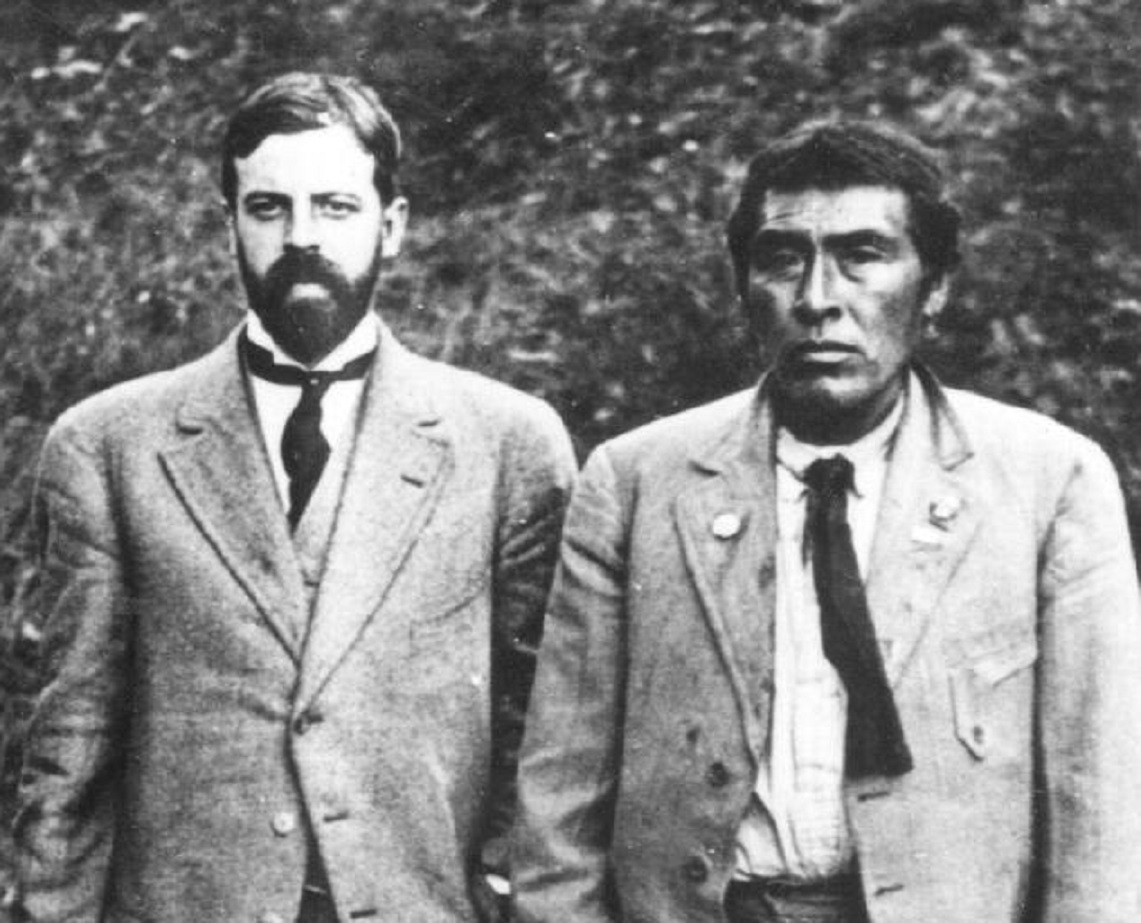 Ishi, the last known member of the Yahi tribe, with anthropologist Alfred L. Kroeber - 1911