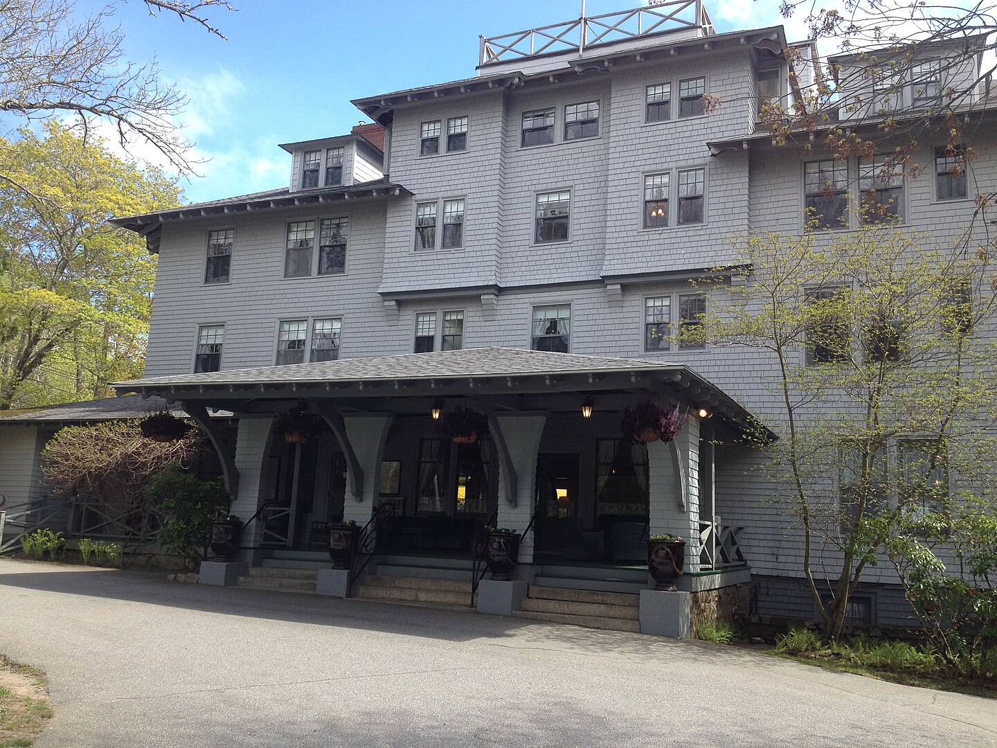 Asticou Inn Front