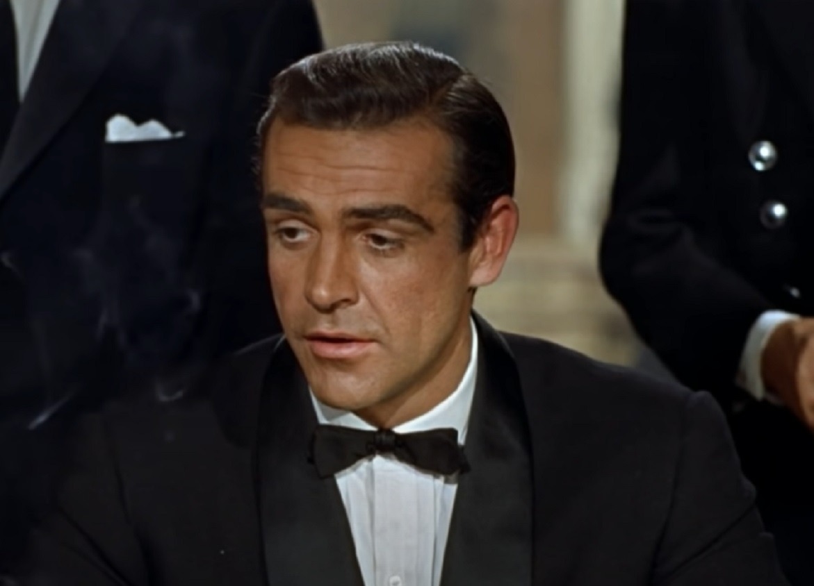 Screenshot of Carrie-Anne Moss looking upset - from The Matrix (1999)