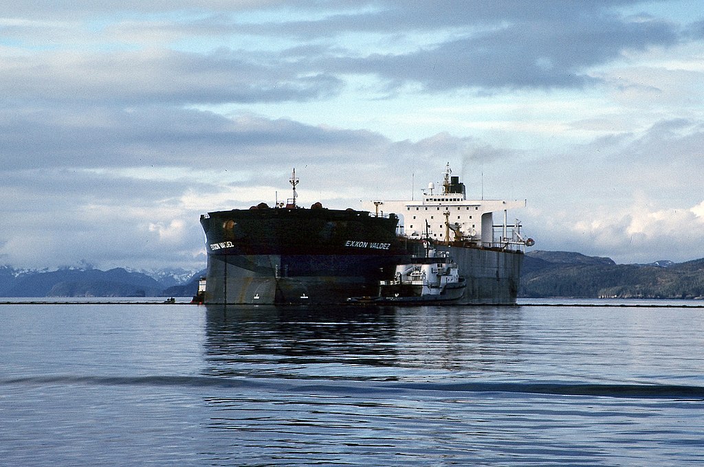 The Exxon Valdez a few hours after she ran aground
