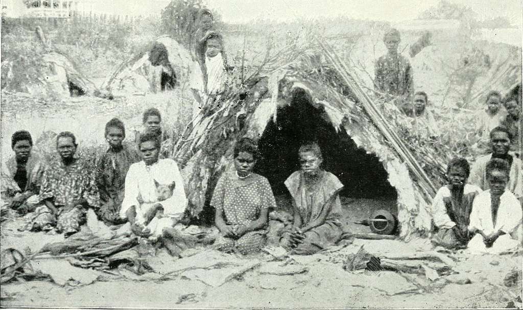 Group of female Australian aborigines - circa 1904
