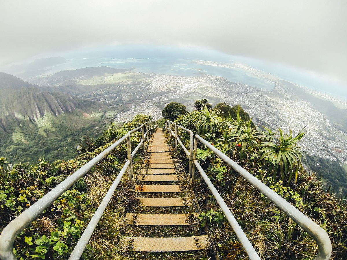 Hike Stairway to Heaven, Haiku Stairs, Hawaii, Oahu, USA