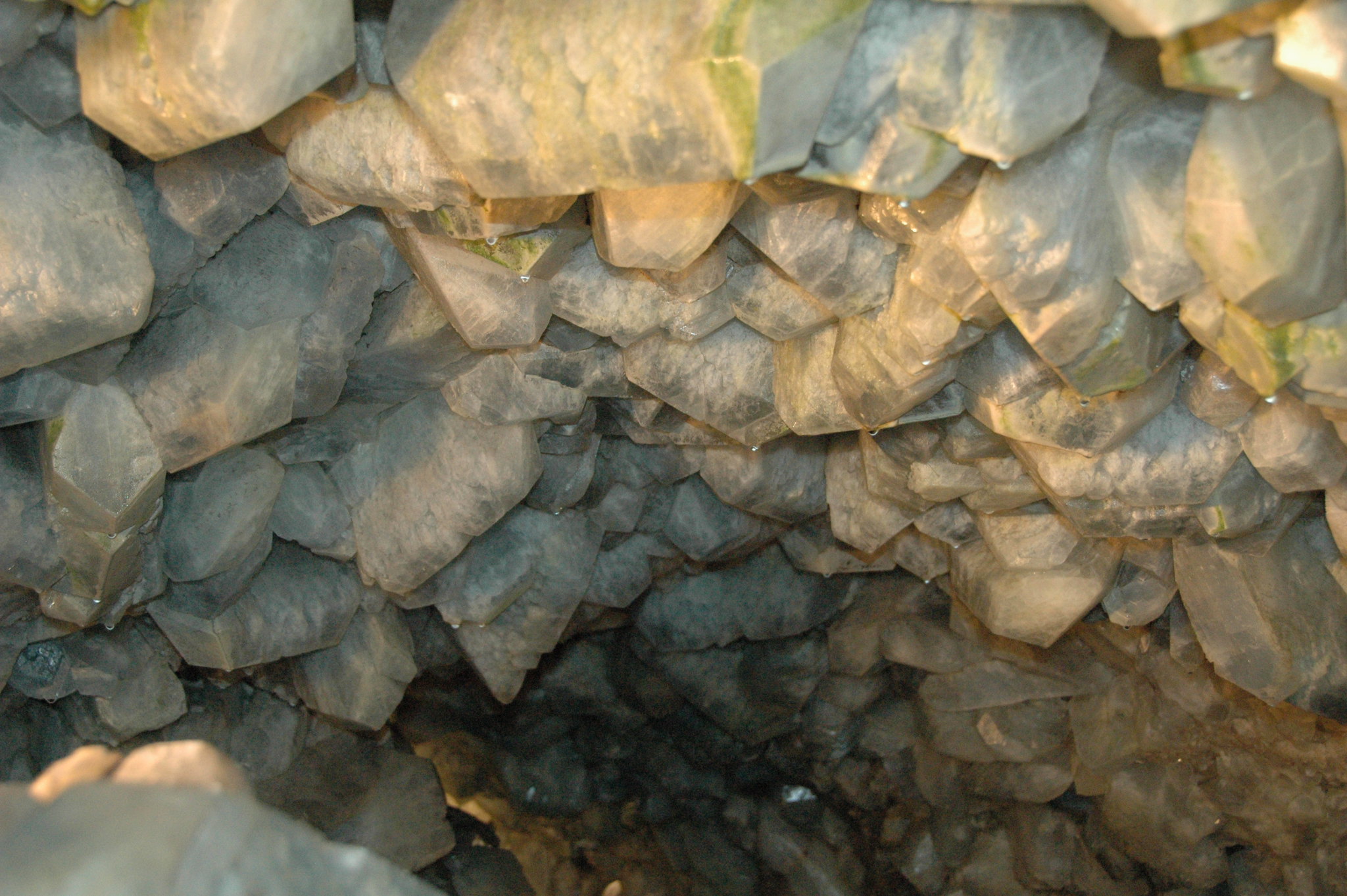 Celestite (Crystal Cave, South Bass Island, Lake Erie, Ohio, USA) 46 - 2007