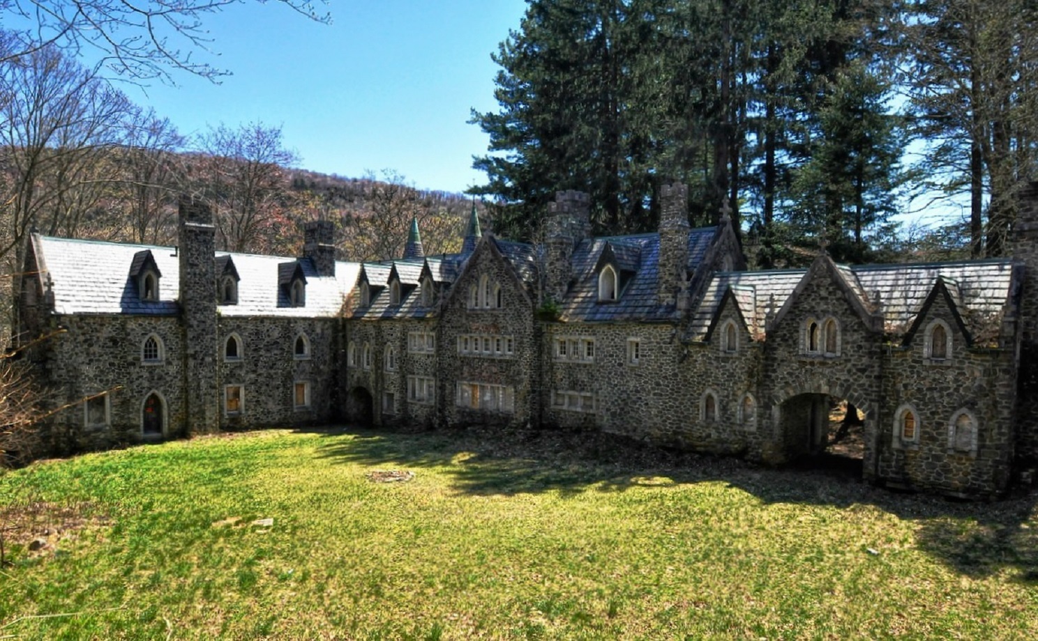 Castle built in 1924 and no one ever lived in it. - NY - 2013