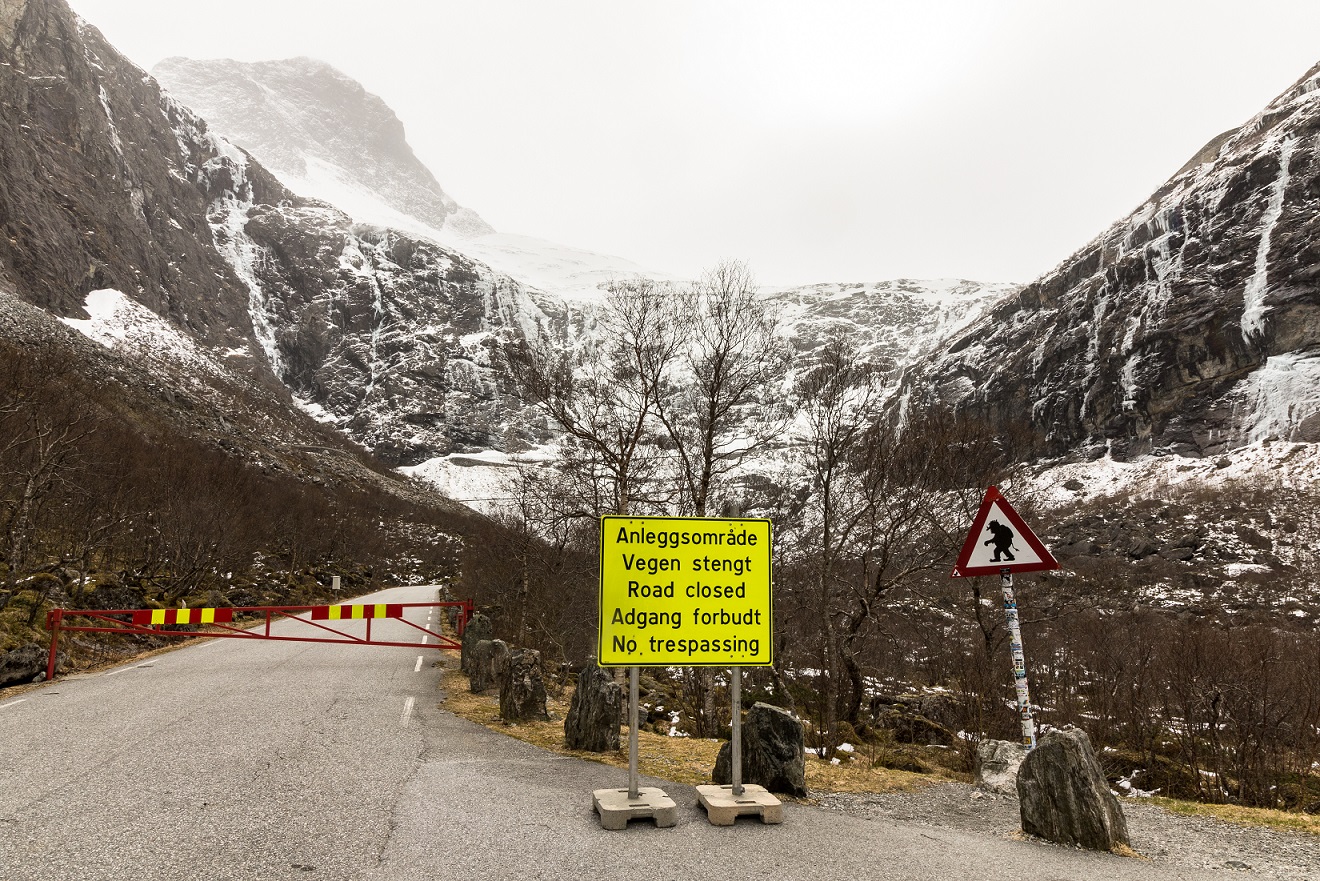 Trollstigen road is closed for the winter. A yellow sign stating the road is closed