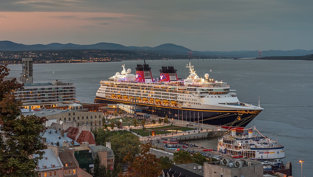 Disney Fantasy cruise ship cocked in Québec city