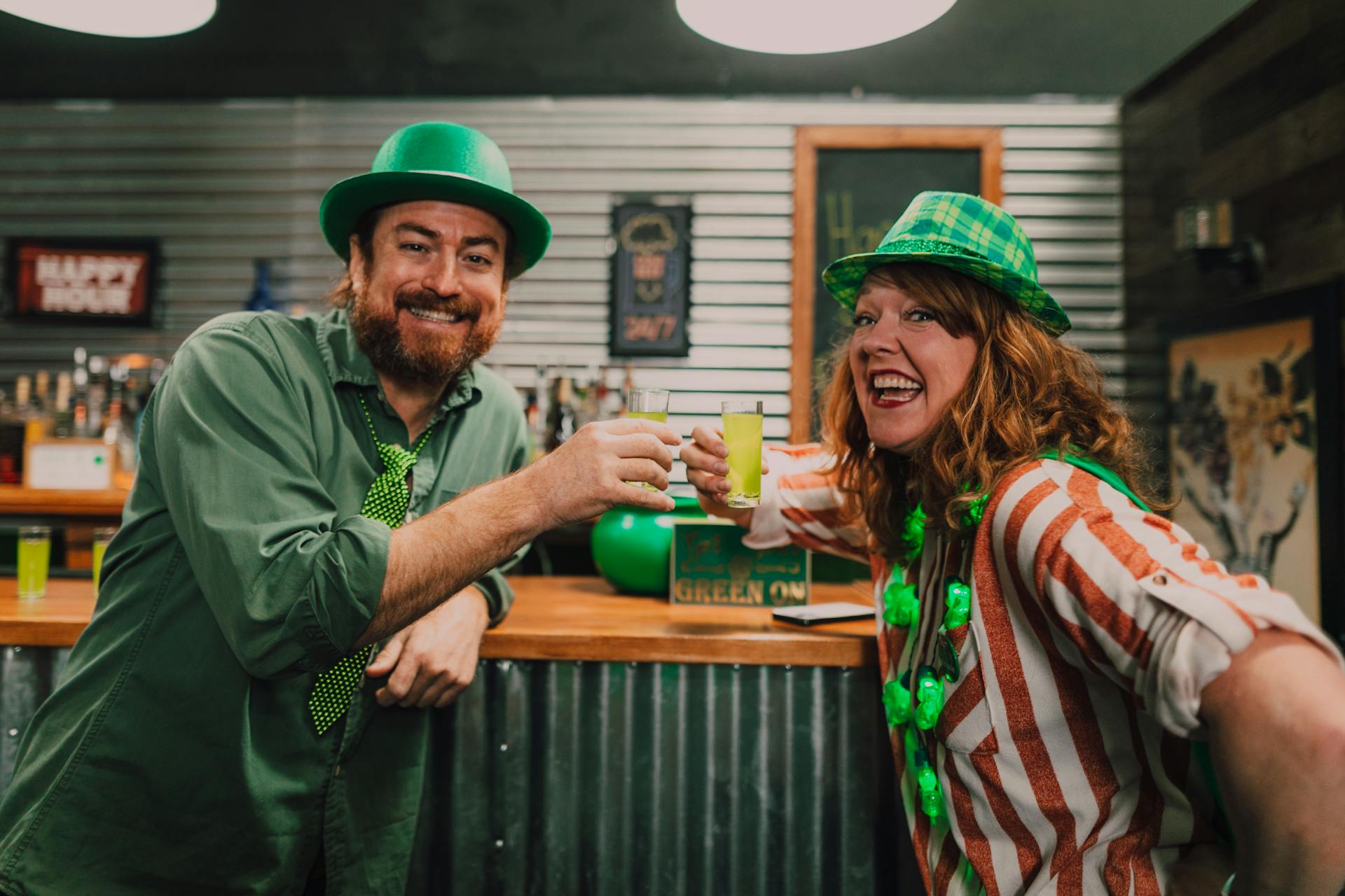couple in pub at Saint Patrick’s Day