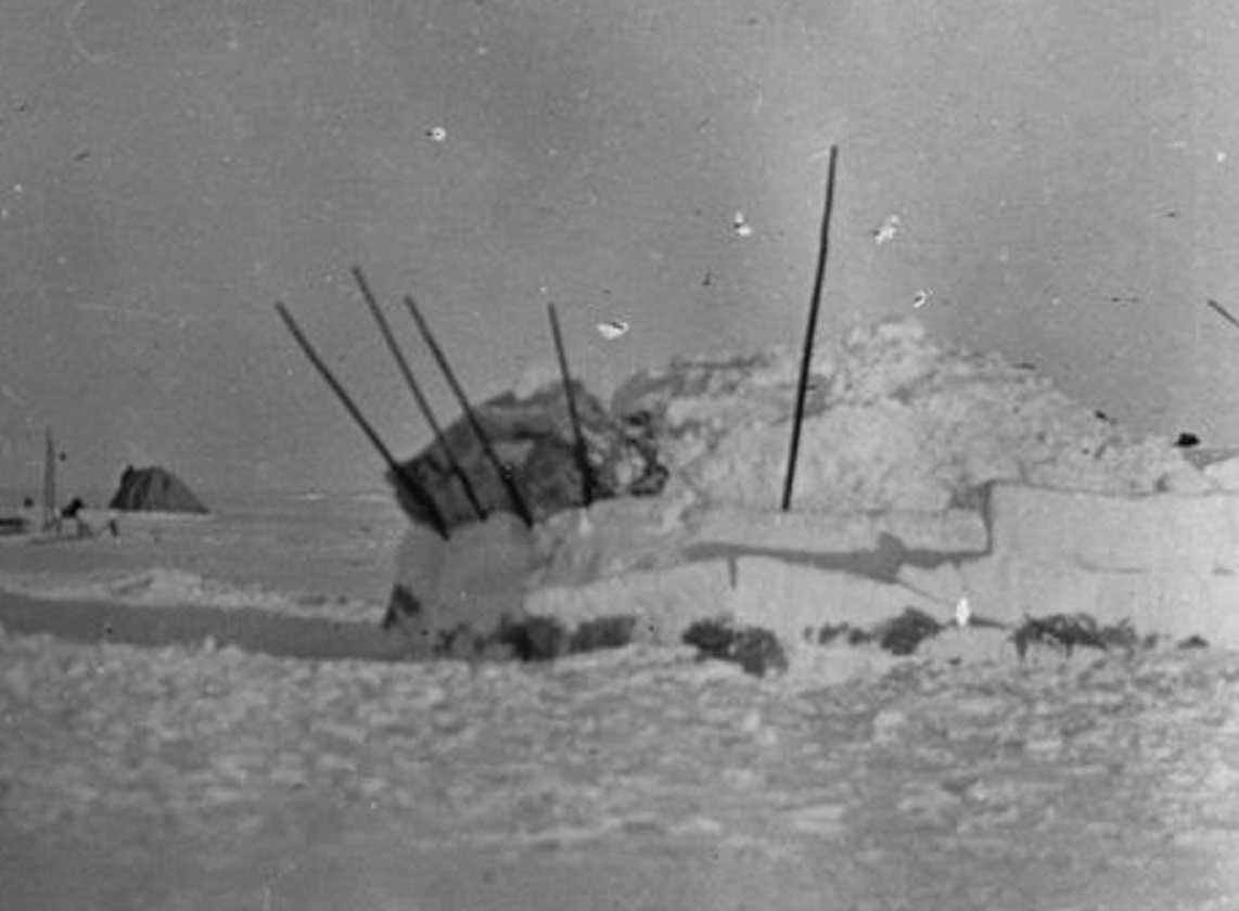 Copper Inuit In Their Village At Coronation Gulf