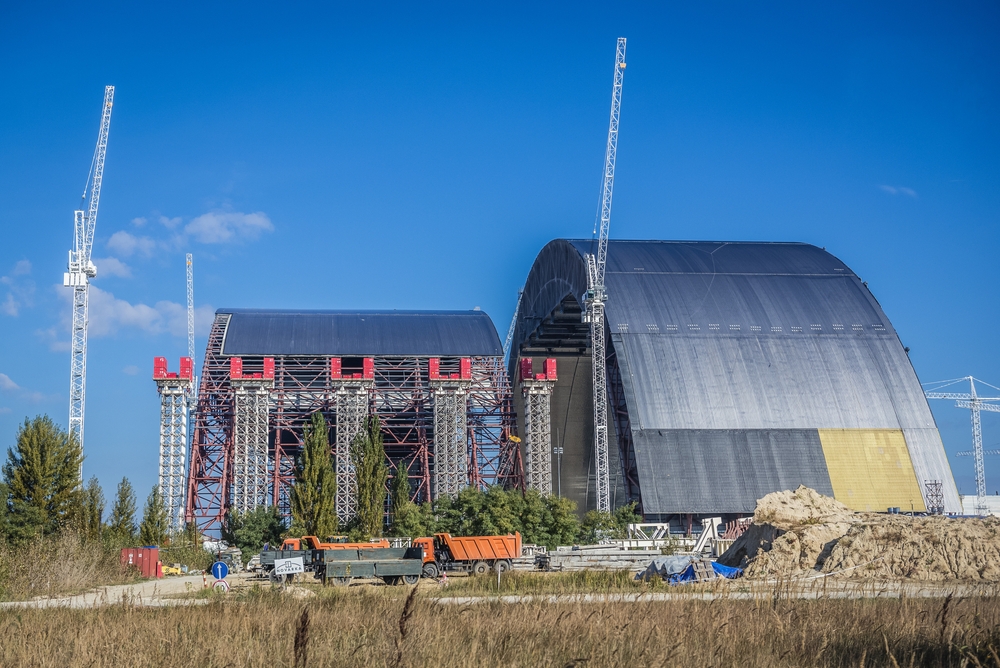 Confinement for old sarcophagus of nuclear reactor