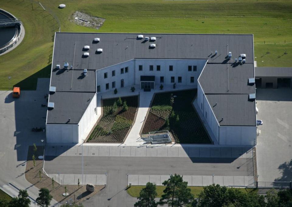 aerial image of the prison building