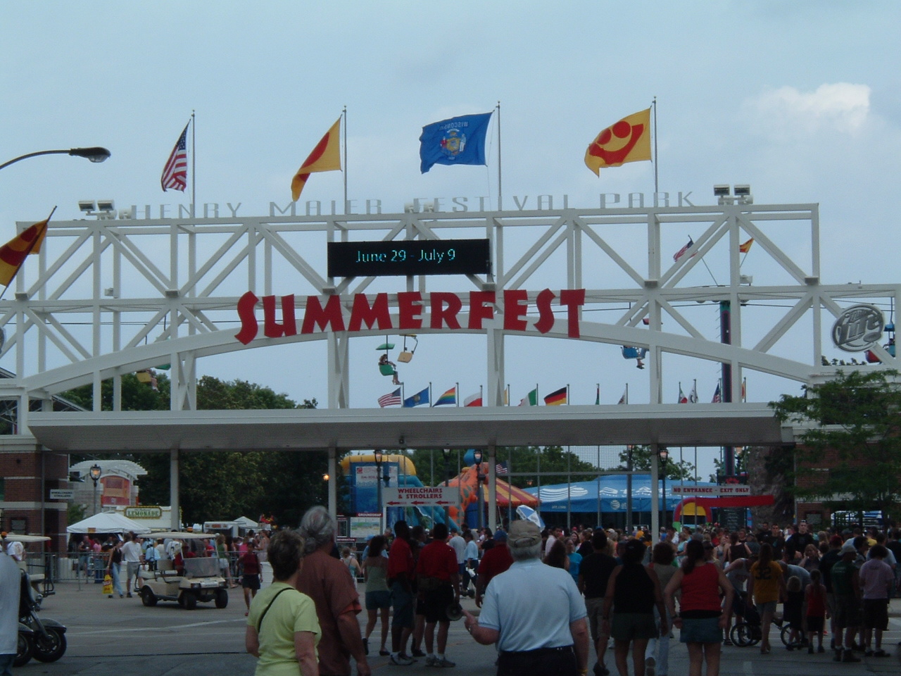 People on entrance of Summerfest 2006.