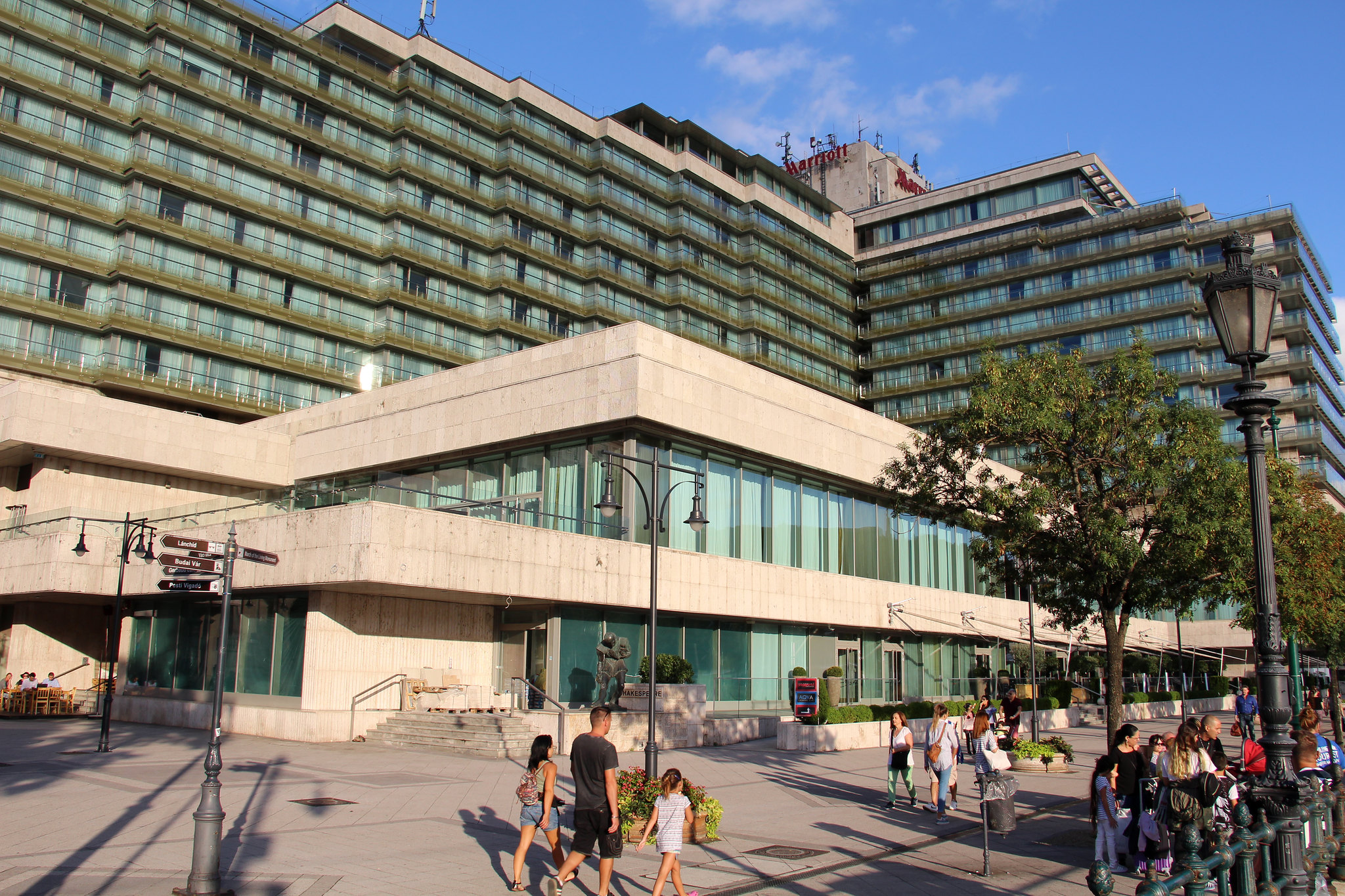 Fred RomeroFollow Budapest - Marriott Hotel