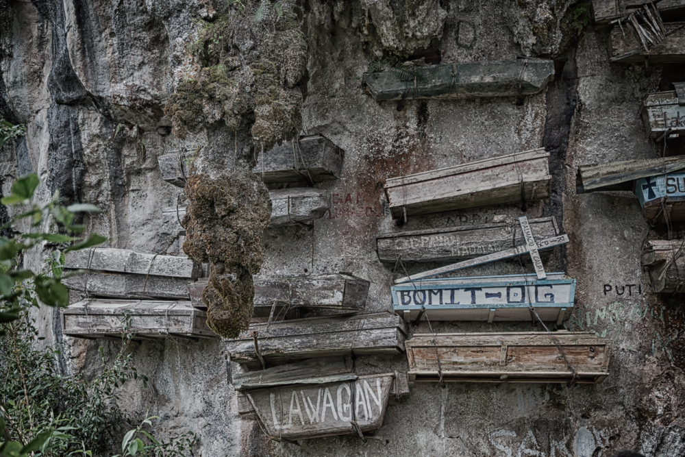 in philipphines the typical hanging cemetery
