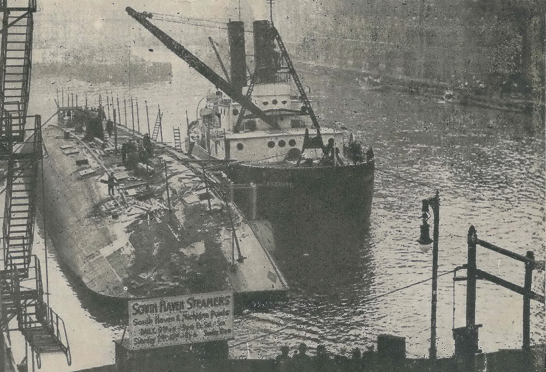 SHIP SS EASTLAND - WORKING TO RAISE THE SHIP STEAMSHIP DISASTER - 1915